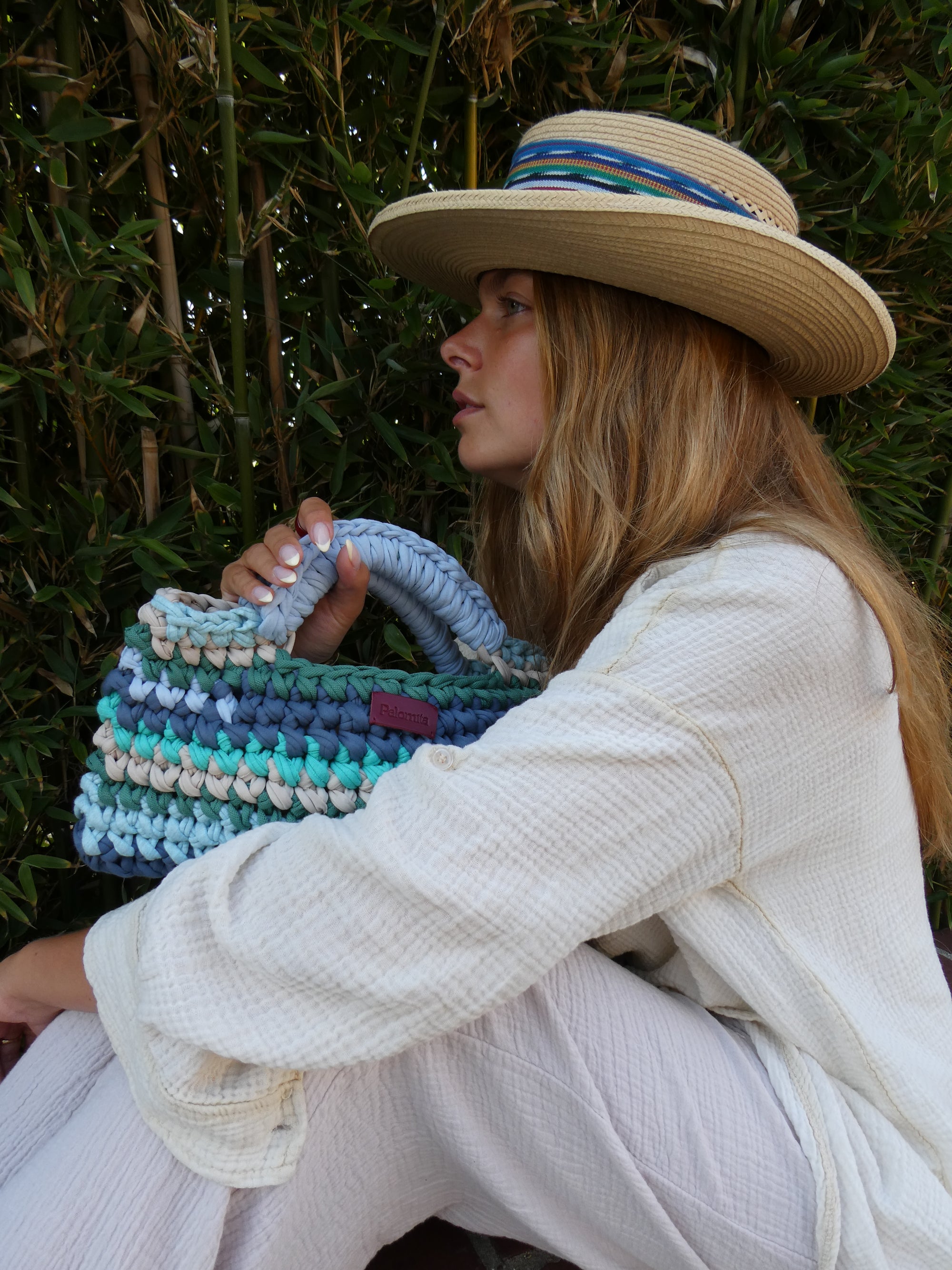 Sac crocheté main avec fils recyclés – design coloré et unique